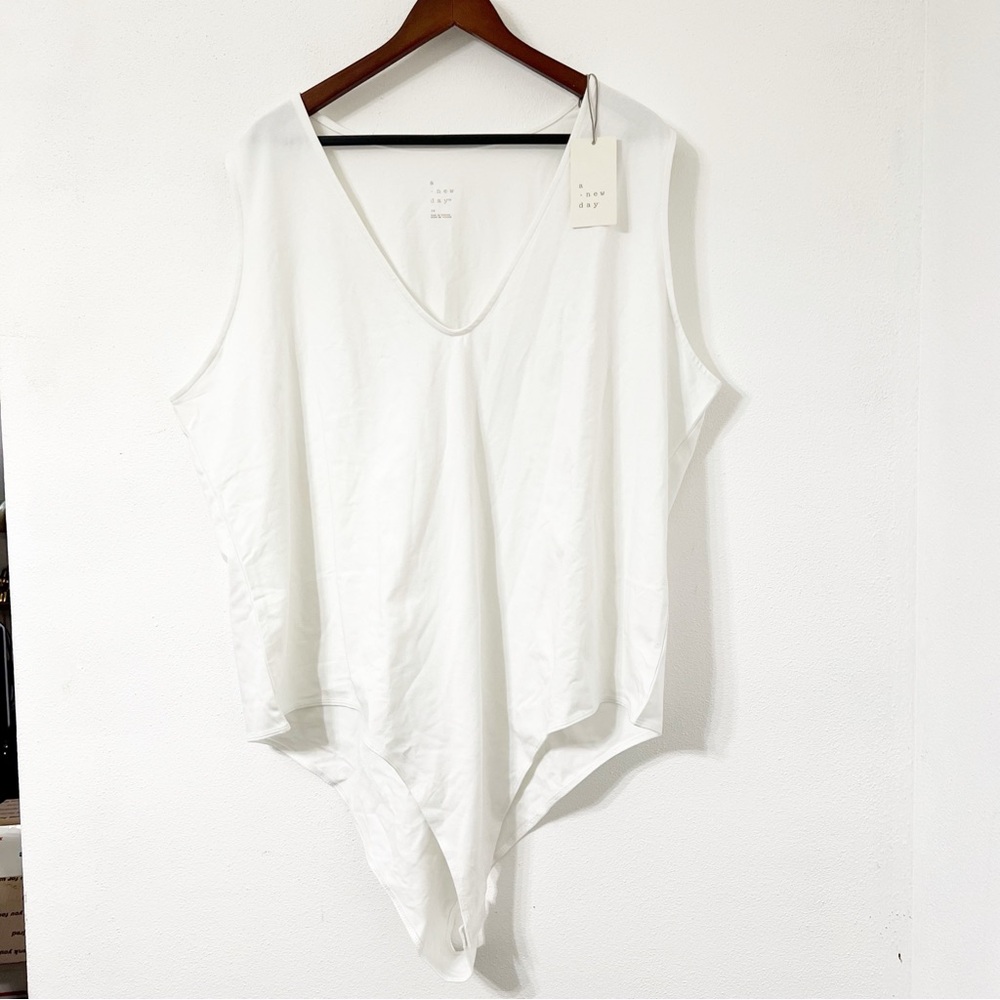 A New Day White Sleeveless V-Neck Bodysuit 3X